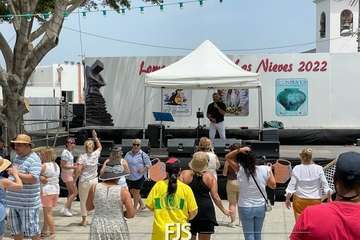 Lomo Magullo celebra el Día del Vecino en plena ola de calor/Francisco Javier Santana.